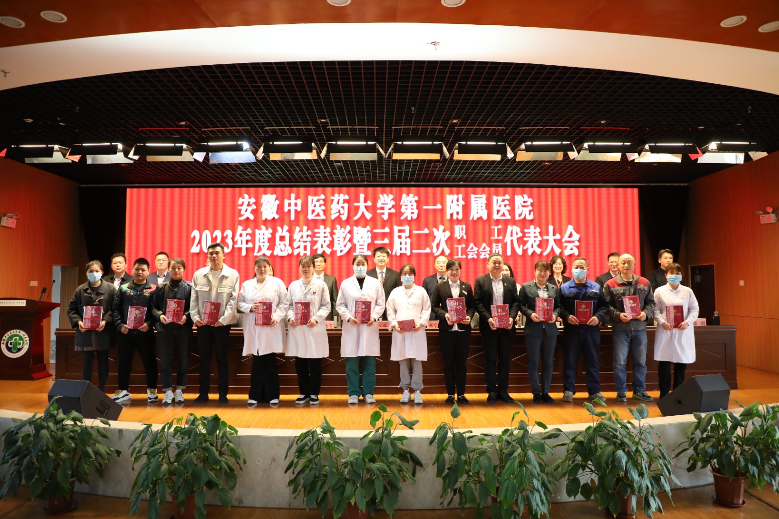 【动态】喜讯丨凯发官网首页陈年虎荣获安徽中医药大学第一附属医院年度外包服务公司先进个人称号
